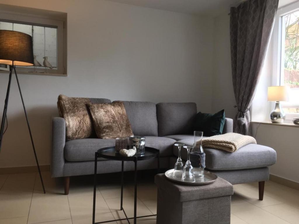 Schoene Ferienwohnung 2,5 Zimmer In Stadtnaehe Mit Eigenem Hofgarten Balingen Esterno foto
