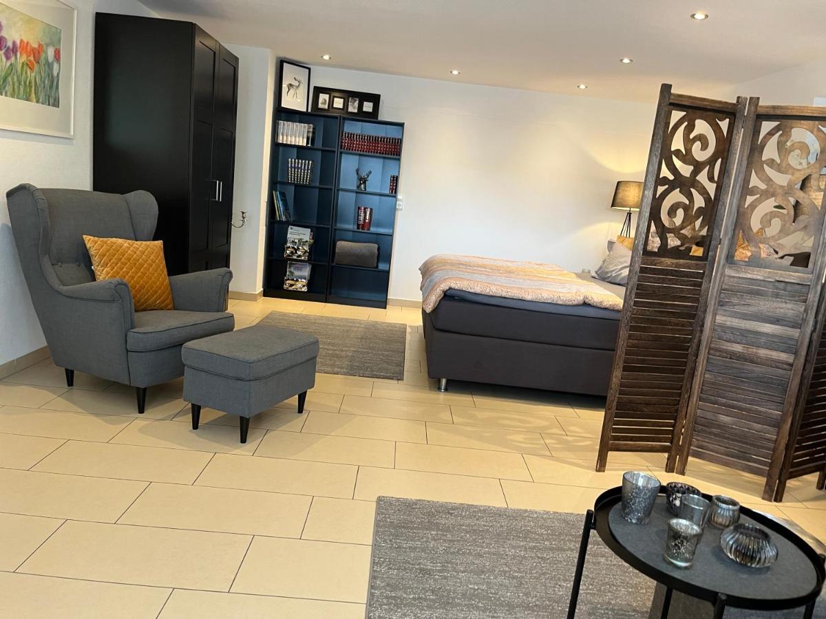 Schoene Ferienwohnung 2,5 Zimmer In Stadtnaehe Mit Eigenem Hofgarten Balingen Esterno foto