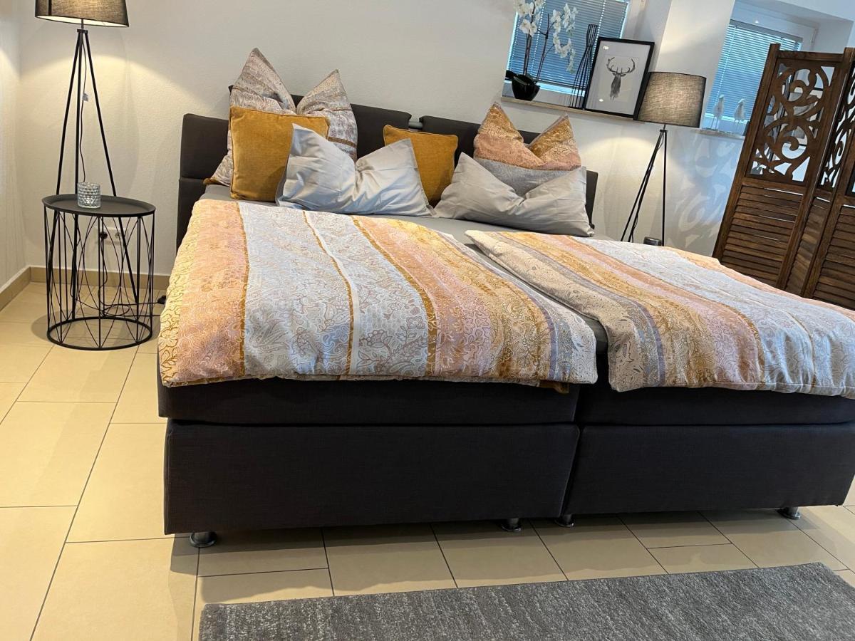 Schoene Ferienwohnung 2,5 Zimmer In Stadtnaehe Mit Eigenem Hofgarten Balingen Esterno foto