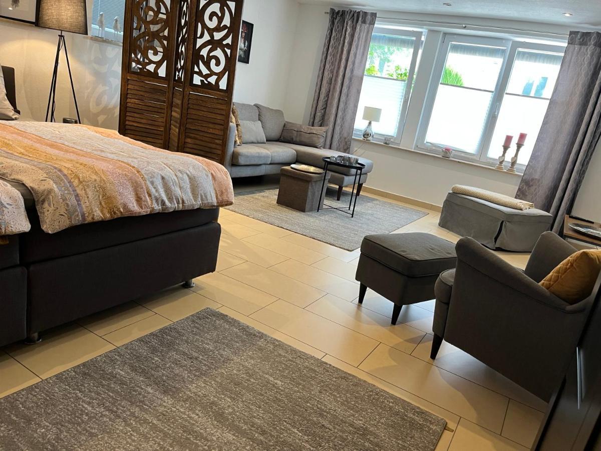 Schoene Ferienwohnung 2,5 Zimmer In Stadtnaehe Mit Eigenem Hofgarten Balingen Esterno foto